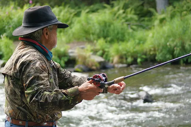 blog-article-preview-fisherman-fishing-rod